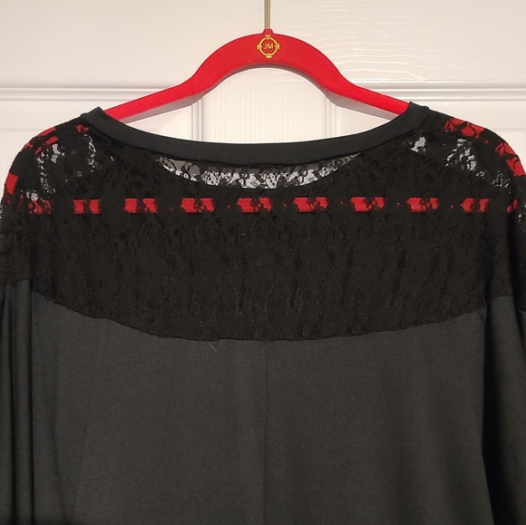 BLACK LACE TOP. - Picture 3 of 3